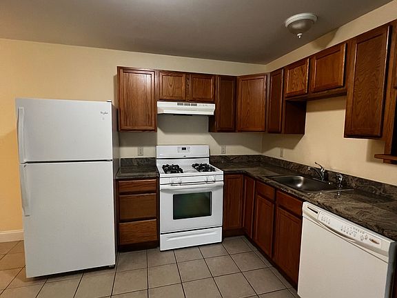 2nd image of 235 Pearl St