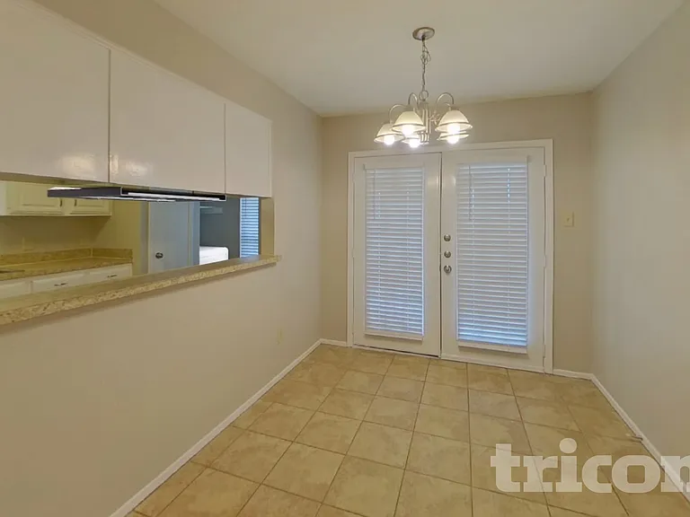 1226 Meadow Creek Dr — Photo 6