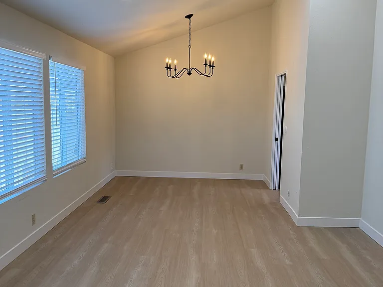898 Pepper Tree Ct — Photo 7