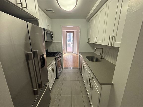 5th image of 101 W 55th St #47