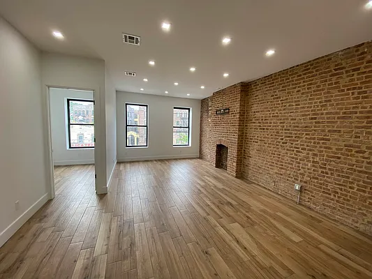 Rented by Marquis Real Estate Services | media 17