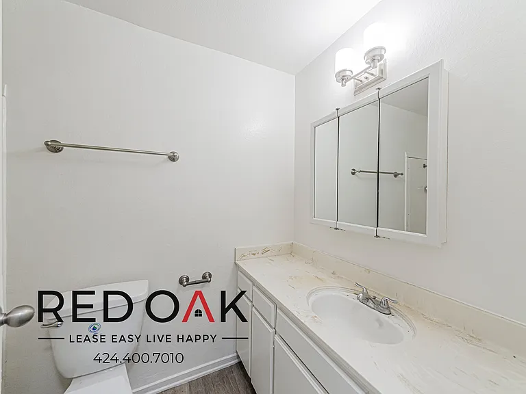 8614 Woodley Ave #104 — Photo 9