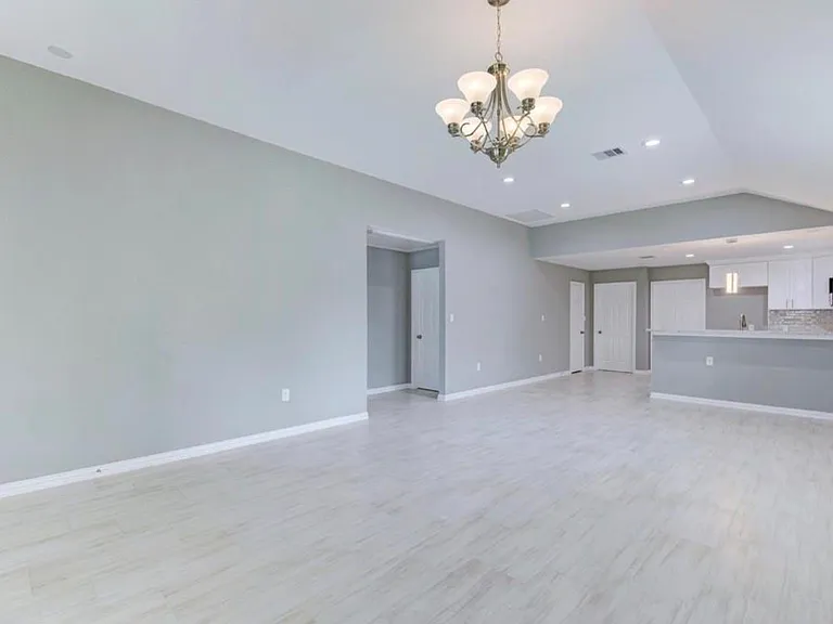 5824 Glen Lee Dr — Photo 3