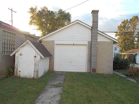 3rd image of 123 S Lake St