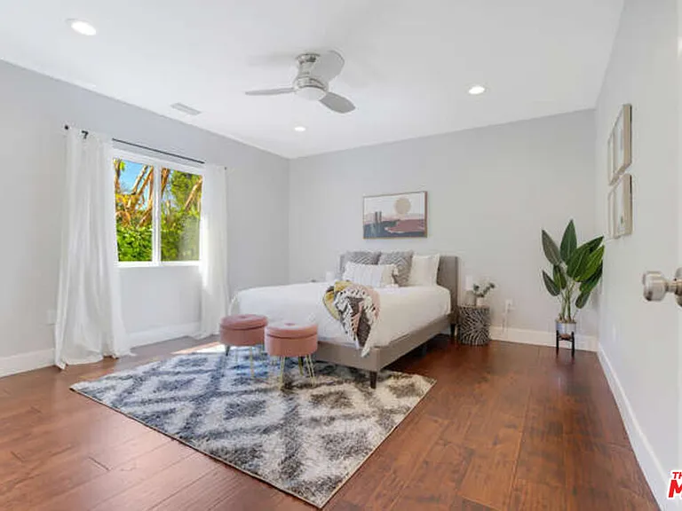 5907 Jumilla Ave — Photo 18