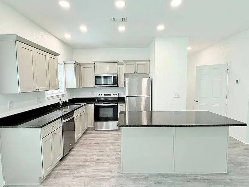 4 bed, 2.5 bath, 1548 sqft, $1,775 — Photo 4