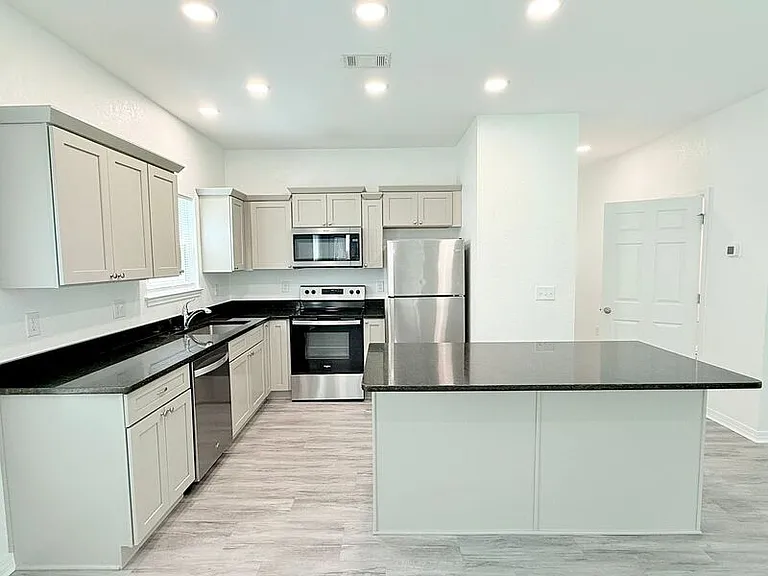 6329 Long St — Photo 4