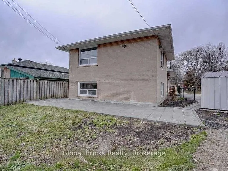 77 Milford Haven Dr E — Photo 3