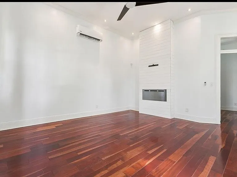 1674 N Robertson St — Photo 18