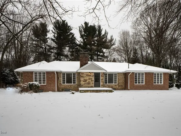 47 Beechwood Dr, Northfield, OH 44067