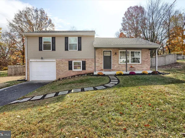 54 Ridgeview Rd, Hummelstown, PA 17036