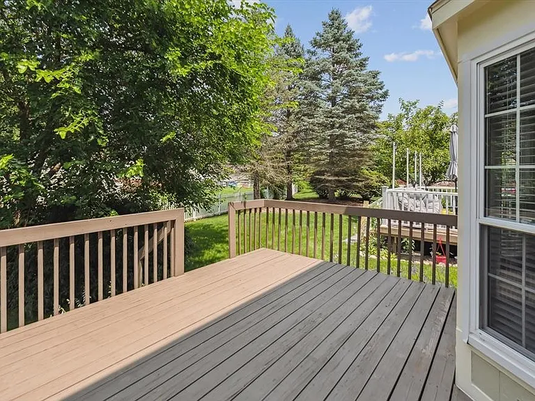 1688 Christopher Dr — Photo 9