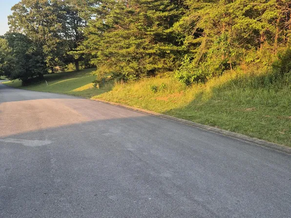 165 Glen Mar Dr, Lenoir City, TN 37772