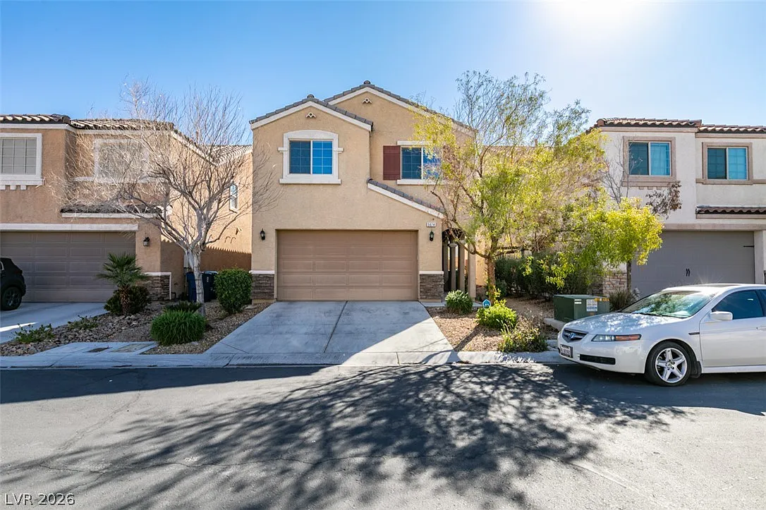 4 bed, 2.5 bath, 1955 sqft, $2,050 — Photo 1
