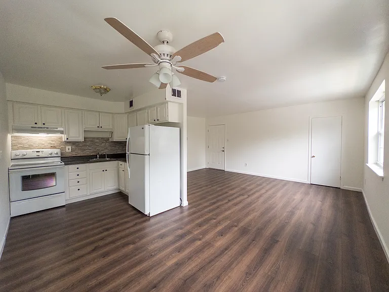 Whiteland Ave Apartments — Photo 8
