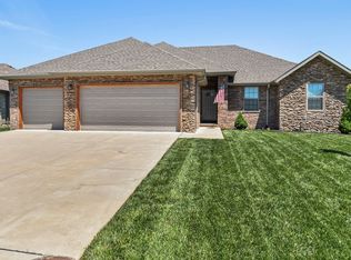 877 E Dyann Dr, Nixa, MO 65714