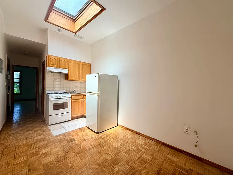 1104 Manhattan Ave #3L — Photo 4