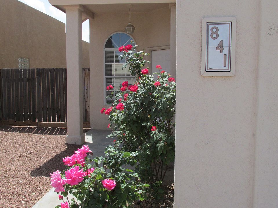 1st image of 841 Chateau Dr