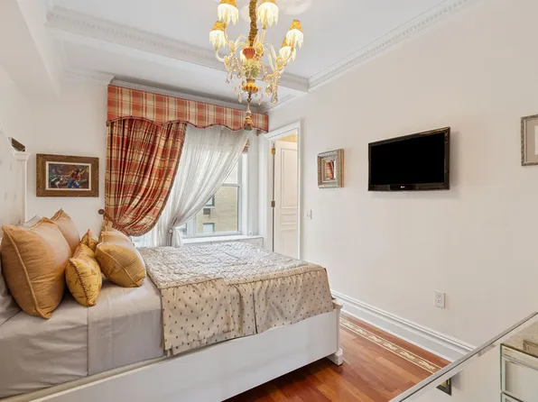 975 Park Avenue image 13 of 14