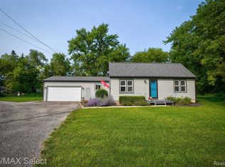 570 W Bogie Lake Rd, White Lake, MI 48383