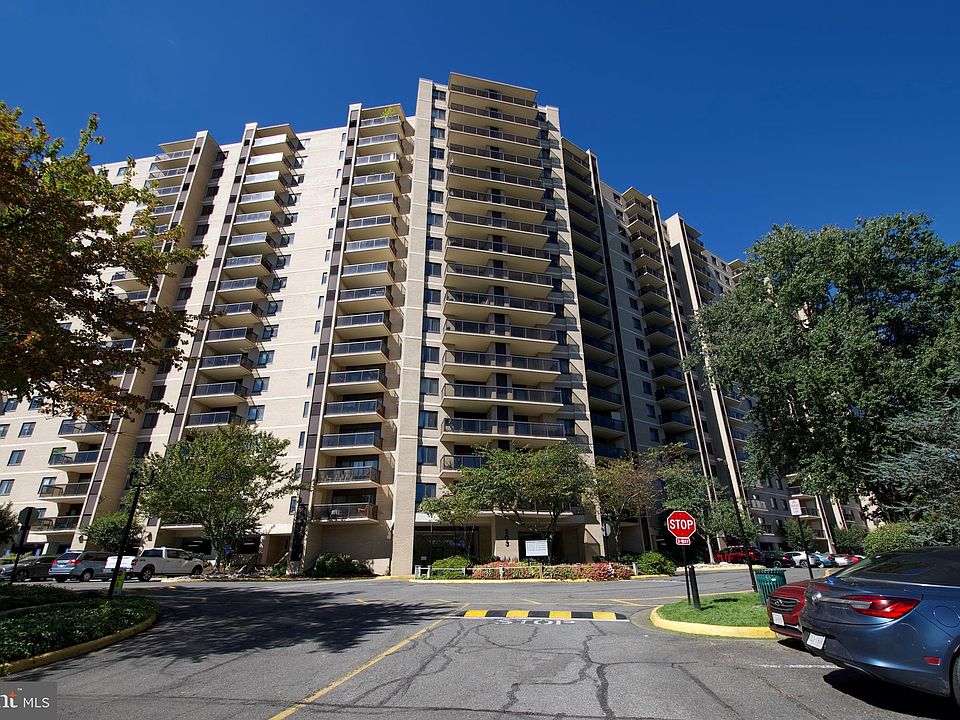 1st image of 203 Yoakum Pkwy APT 209