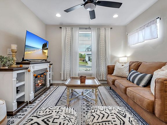 4th image of 3726 Meadow Vista Ln