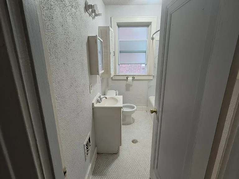 5041 Mardel Ave #B — Photo 5