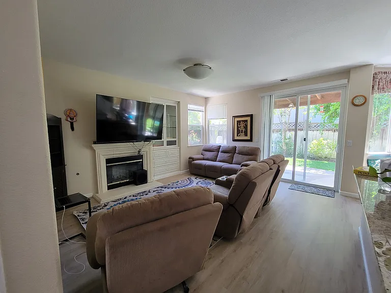 220 Primrose Dr — Photo 9