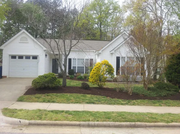 9509 Erinsbrook Dr, Raleigh, NC 27617