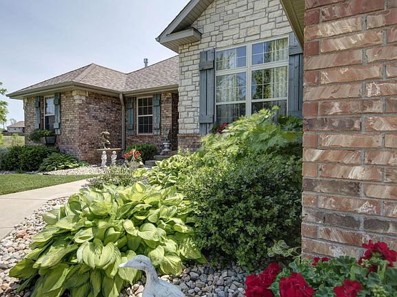 3rd image of 3618 N Thistlewood Ct