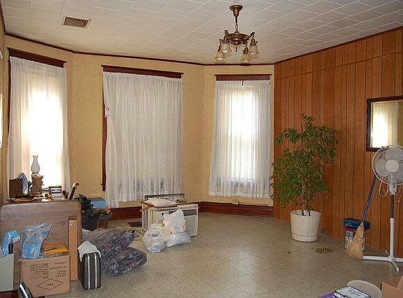 5th image of 727 Court St