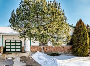 3 N Rutherford Close, Red Deer, AB T4P3L1