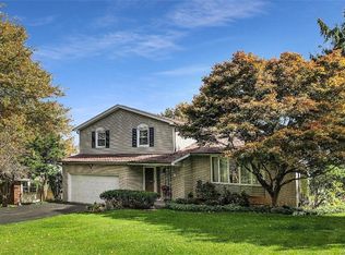 4889 Clearview Dr, Williamsville, NY 14221