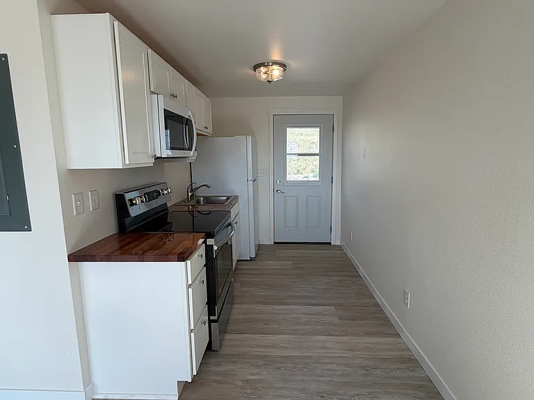 1145 Nebraska Ave — Photo 3