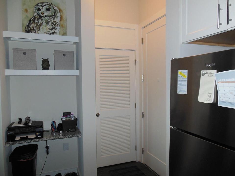 Entry way and desk