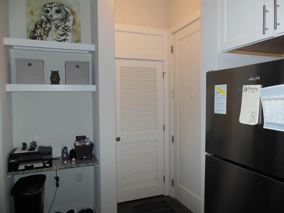 Entry way and desk