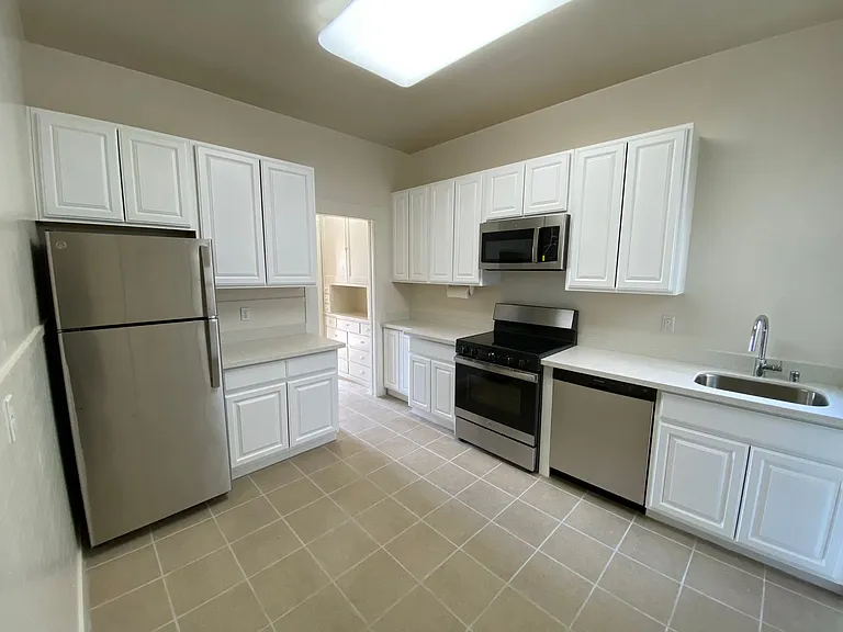 2233 Larkin St #1 — Photo 3