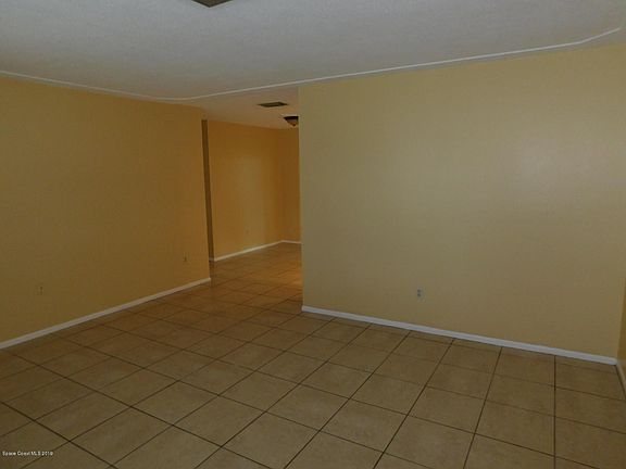2nd image of 556 Ironwood Dr