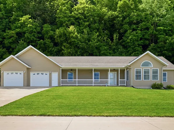 226 N Bluff St, Guttenberg, IA 52052