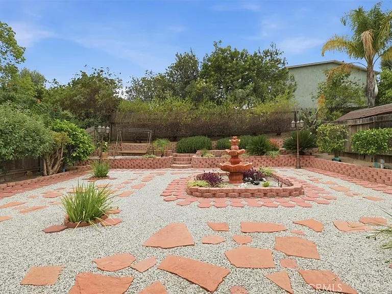 577 Houston Dr — Photo 22
