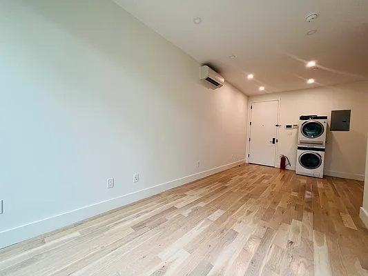 Rented by null | media 52