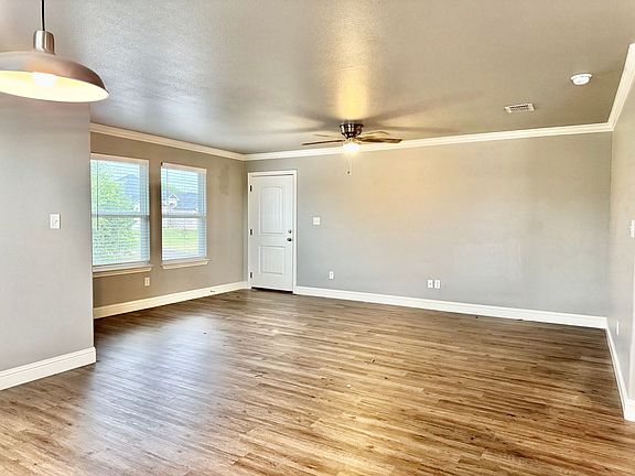 3rd image of 2009 Rockview Dr #203
