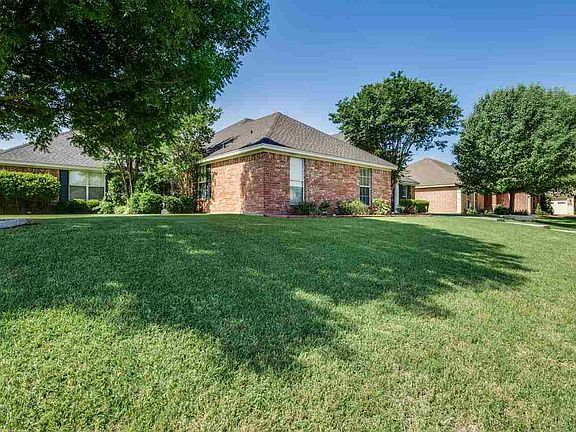 3rd image of 1212 Heritage Way Dr