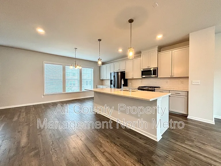 3518 Hidden Valley Cir — Photo 3