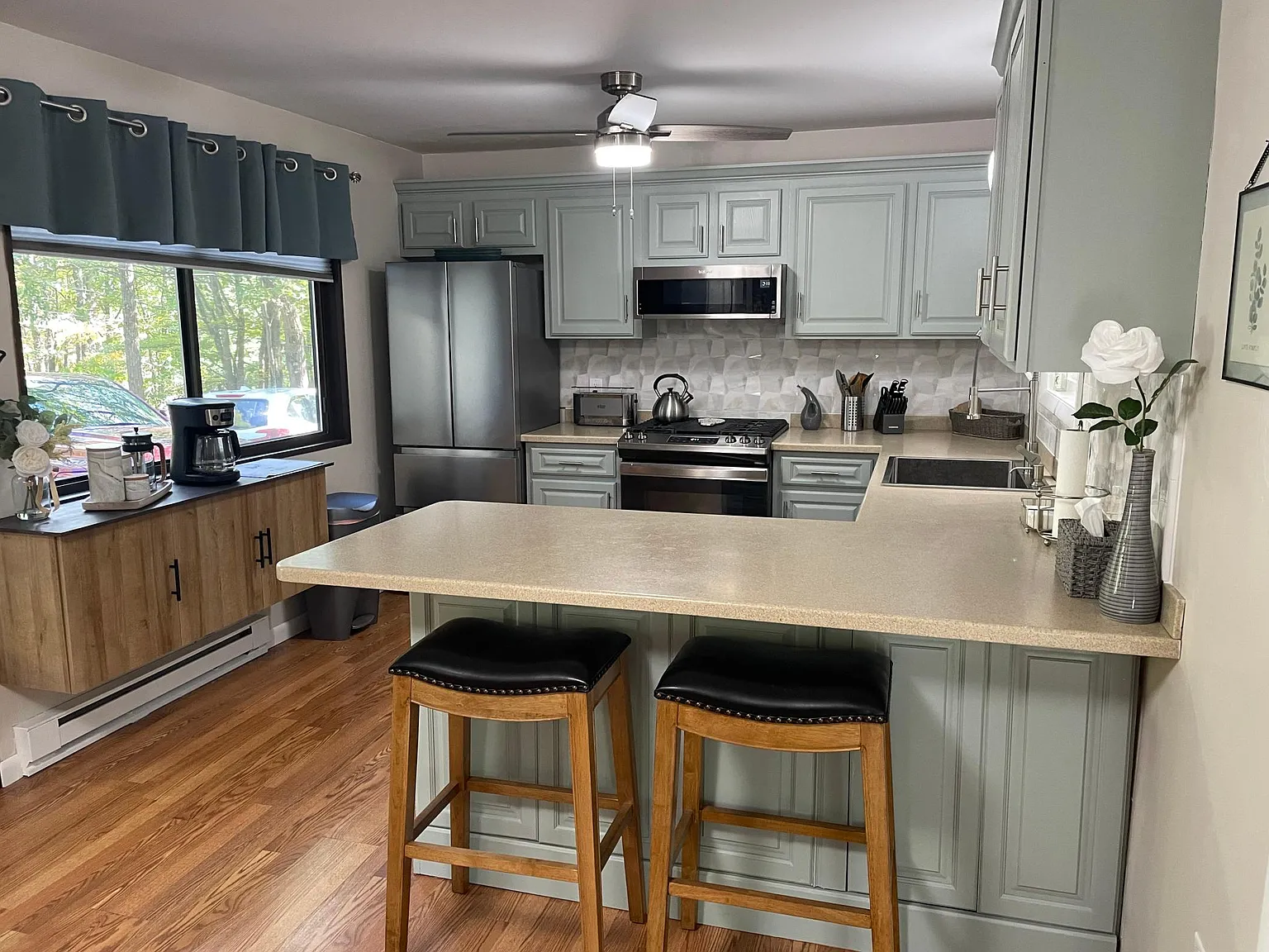 101 Monroe Ln — Photo 3