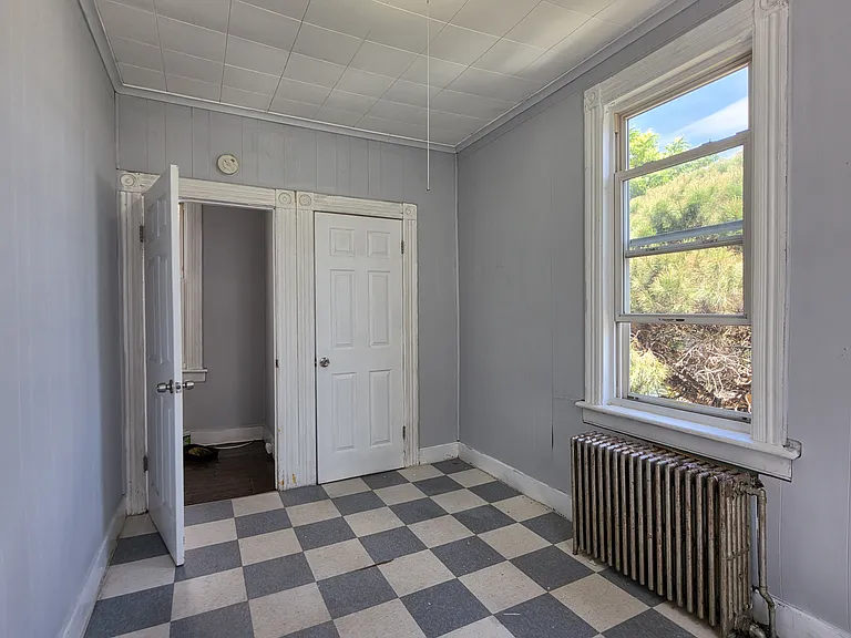 96 Brown Pl #A — Photo 4