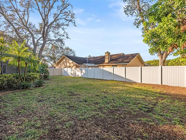 10285 Barry Dr — Photo 6