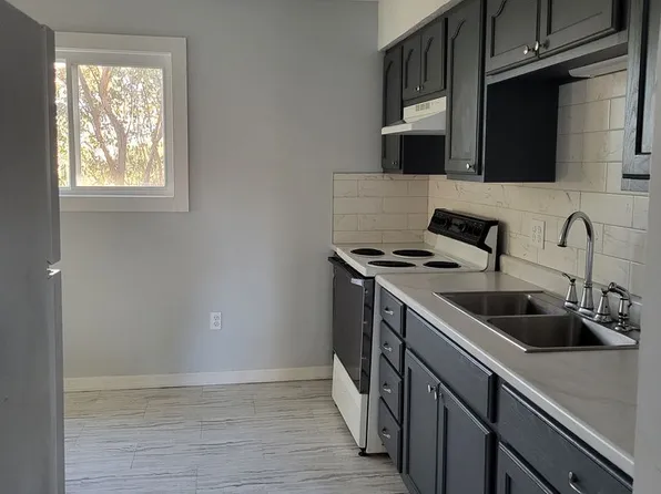 210 Walnut St APT 4, Wamego, KS 66547