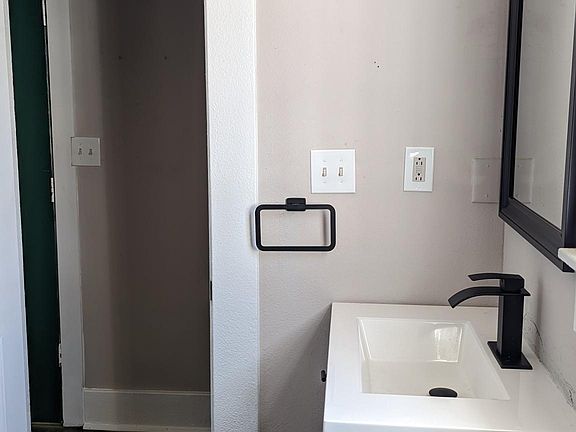 5th image of 513 E Anderson Ln #513