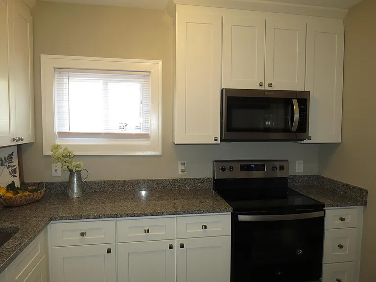 328 Sycamore St — Photo 16